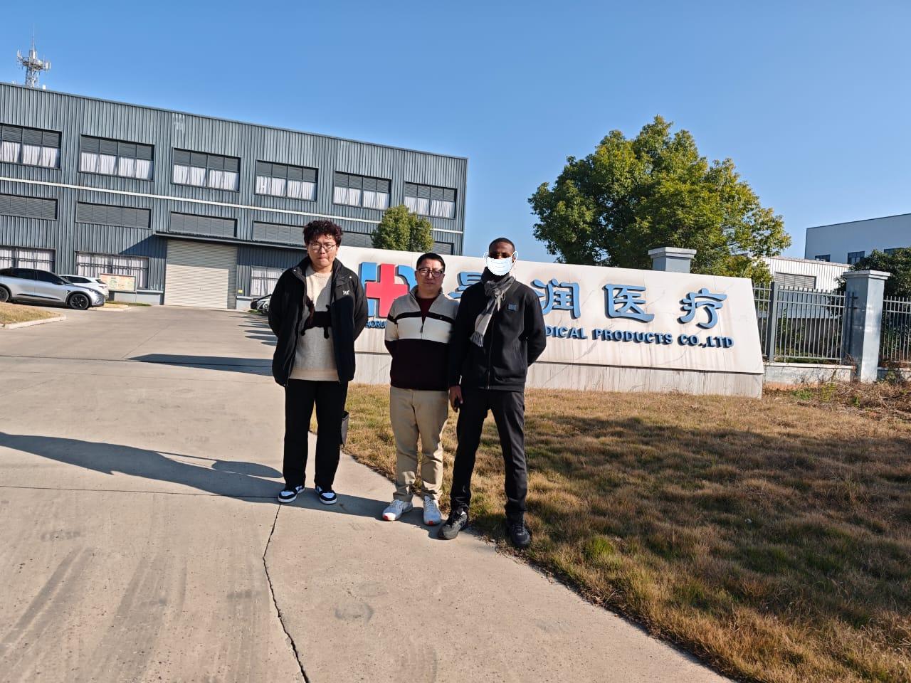 Afrikako bezeroak gure fabrika bisitatzen du 2025eko abenduaren 15ean: Lankidetza Potentzial sakona sustatzea